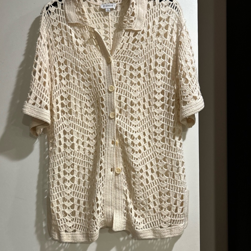 Evereve Molly Crochet button up side slit top. 100% cotton. Sz S can fit a M. - Picture 2 of 5